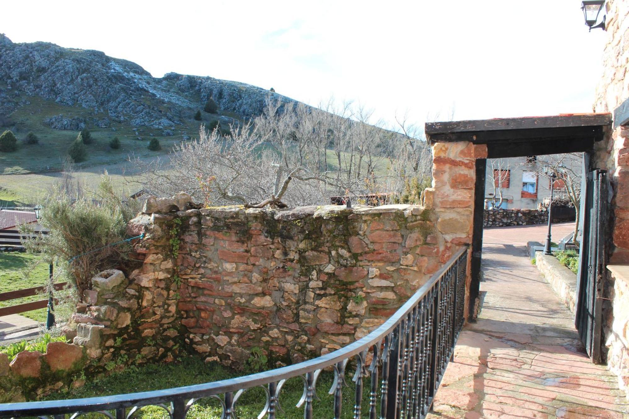 Gasthaus La Chimenea De Soria I Y I I Espeja de San Marcelino Exterior foto